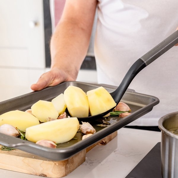 KitchenAid łyżka cedzakowa Charcoal Grey