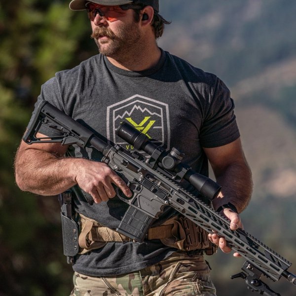 Luneta celownicza Vortex Strike Eagle 3-18x44 FFP 34 mm AO EBR-7C MOA/MRAD