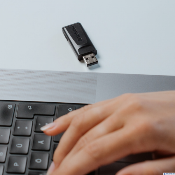 Pamięć Pendrive VERBATIM 64GB USB 2.0 SLIDER czarny PINSTRIPE 98698
