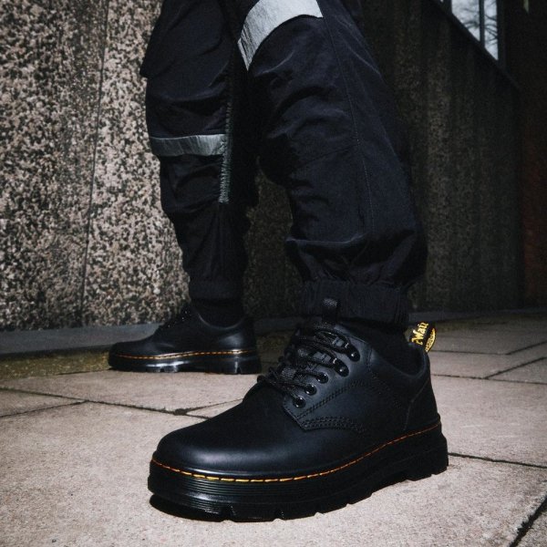 Półbuty Dr. Martens REEDER UTILITY SHOES Black Wyoming 27104001