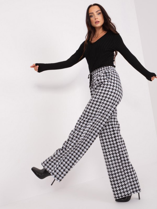 Spodnie-LK-SP-509429.87-czarno-biały rozmiar - L/XL