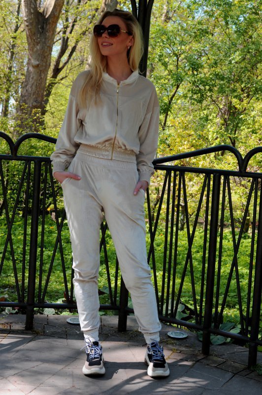 Goldenia Beige/Beżowy welurowy komplet dresowy zapinany na zamek Merribel rozmiar - XL
