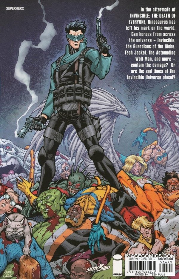INVINCIBLE UNIVERSE VOL 01 ON DEADLY GROUND TP [9781607068204]