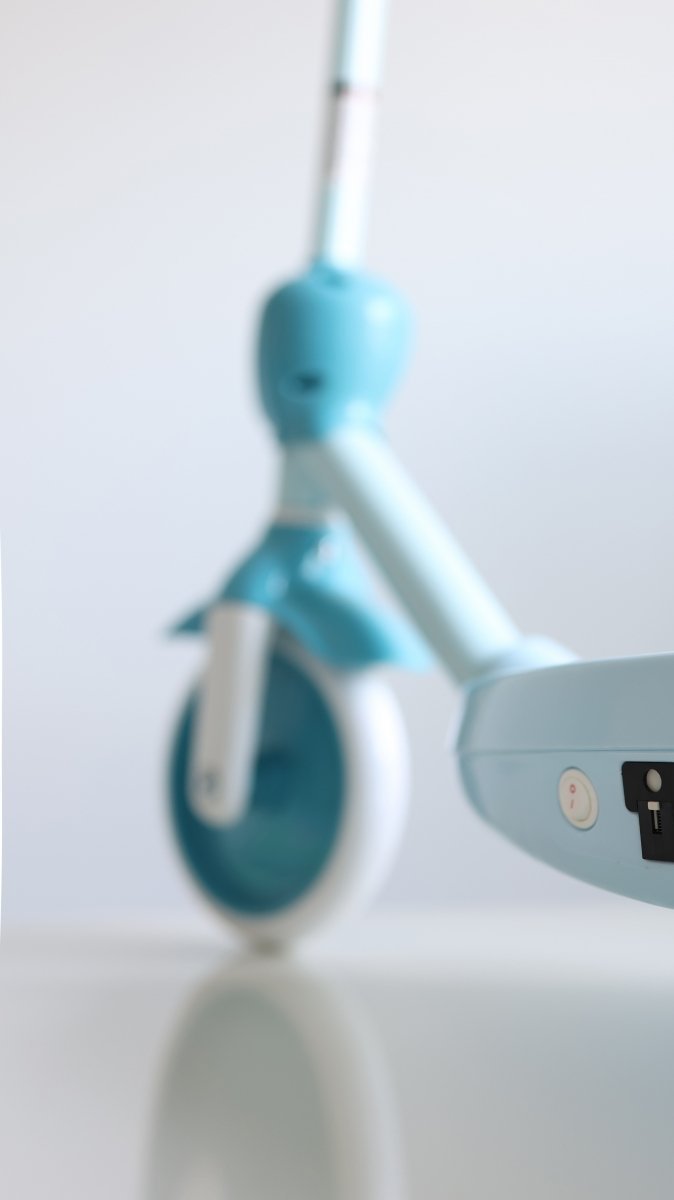 hulajnoga elektryczna z bańkami mydlanymi dla dzieci niebieska 
