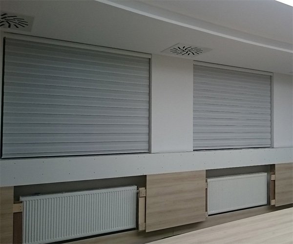 Rolety dzień noc w wersji wolnowiszącej na wymiar na ścianę