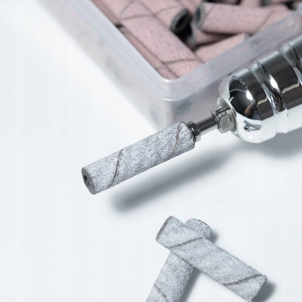 Kapturki przelotowe 3mm mini białe gradacja 180