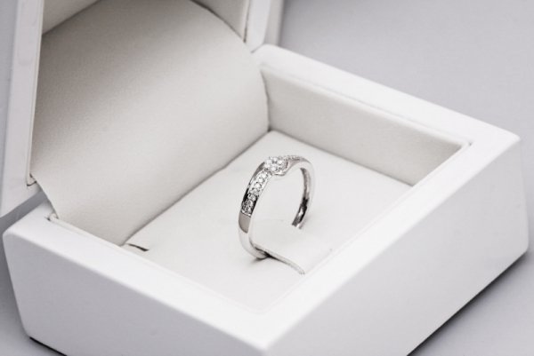 Pierścionek Złoto Diament PBD3809