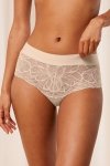 Triumph 10219748 Body Make-Up Illusion Lace Shorty bielizna majtki szorty
