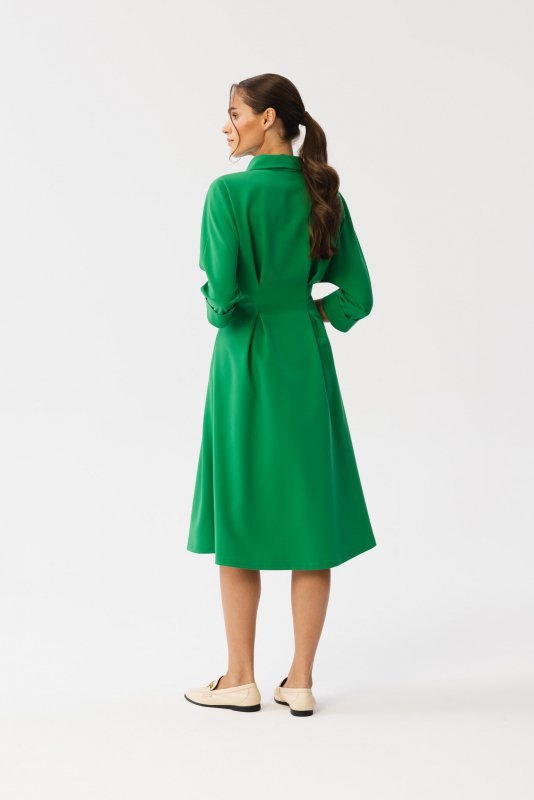 Stylove S351 Sukienka szmizjerka z zakładkami w talii - soczysty zielony