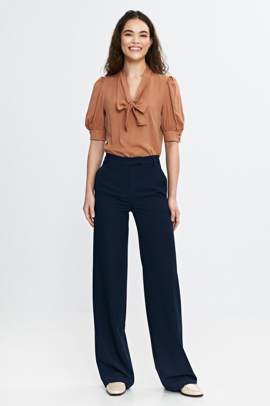Nife Spodnie bootcut, z krytym guzikiem - granat - SD110