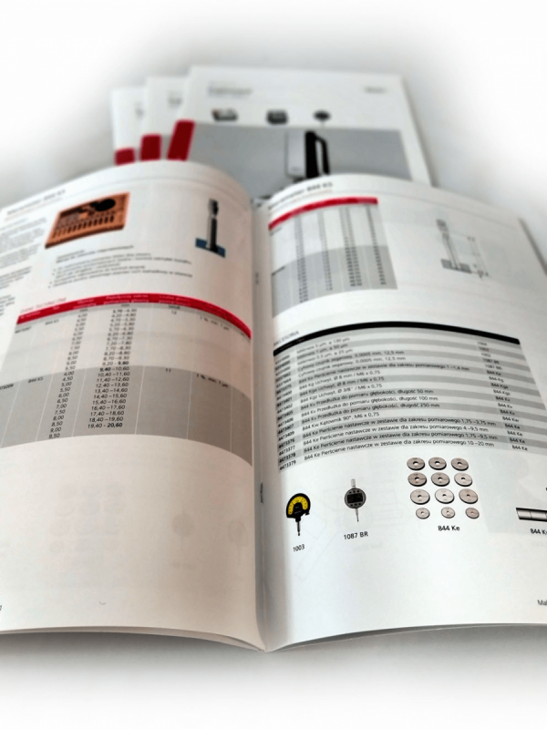 katalog 210 x 210 mm, druk pełnokolorowy obustronny 4+4, na papierze kredowym: okładka 250 g + środki 130 g, 44 str., 400 sztuk