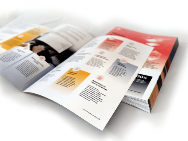 katalog A5, druk pełnokolorowy obustronny 4+4, na papierze kredowym, okładka - kreda 250 g + środki 130 g, 52 str., 200 sztuk