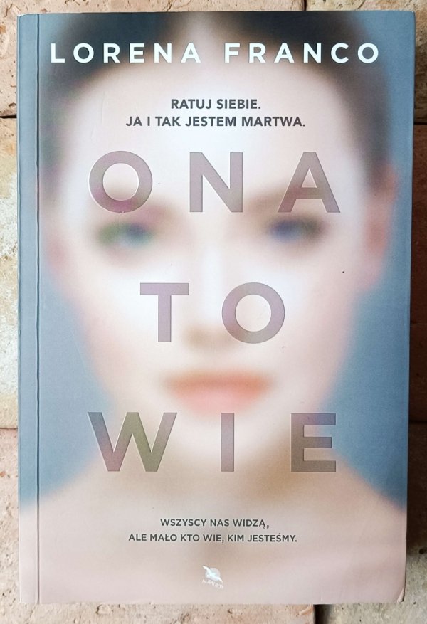 Lorena Franco • Ona to wie - okładka