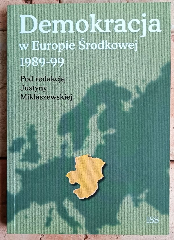 red. Justyna Miklaszewska • Demokracja w Europie Środkowej 1989-99 - okładka