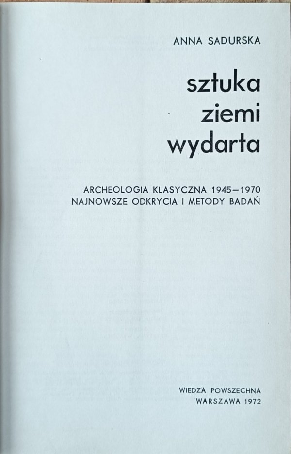 Anna Sadurska • Sztuka ziemi wydarta. Archeologia klasyczna 1945-1970. Najnowsze odkrycia i metody badań - strona tytułowa