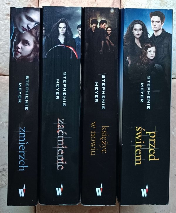 Stephanie Meyer  Saga Zmierzch | Tomy I-IV | okładka
