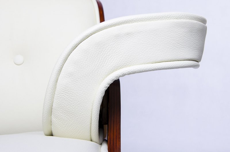 Fotel LOUNGE biały z podnóżkiem - skóra naturalna, sklejka różana