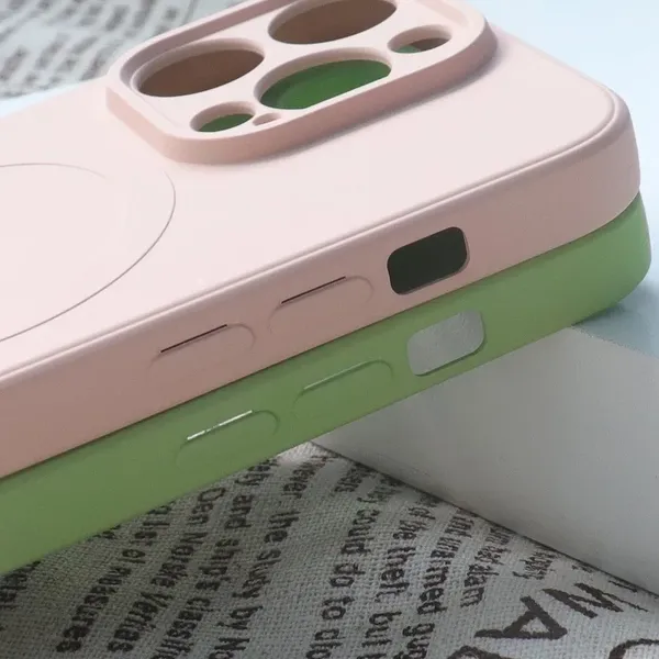 Silikonowe etui kompatybilne z MagSafe do iPhone 15 Plus Silicone Case - kremowy