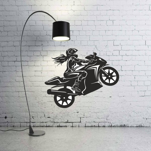 Dziewczyna na motocyklu