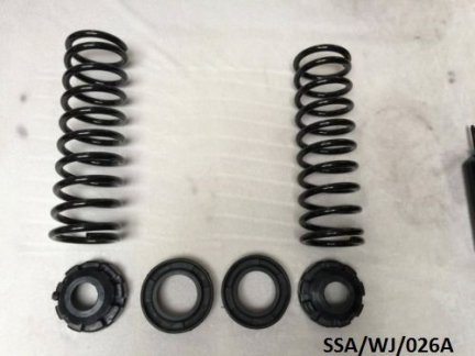 2 x Front Coil Spring & Isolators for Jeep Grand Cherokee 1999-2004 SSA/WJ/026A