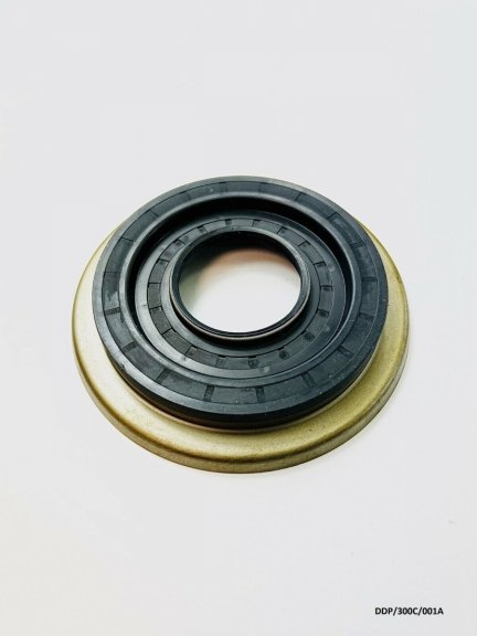 Rear Axle Shaft Seal for Chrysler 300C 3.0CRD 5.7L 2005-2008 RWD DDP/300C/001A