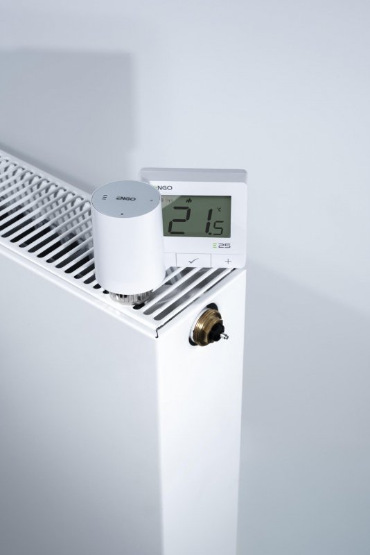 ENGO Controls Inteligentny zestaw ogrzewania Biały (E25-BATW + ETRV-M30 + EPlug WiFi)