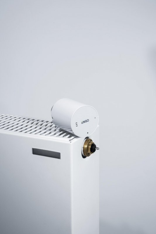 ENGO Controls Inteligentny zestaw ogrzewania Czarny (E25-BATB + ETRV-M30 + EPlug WiFi)