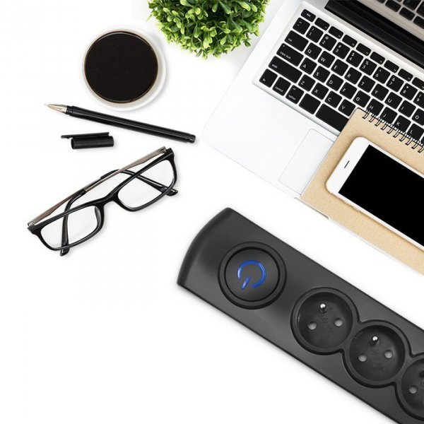 Qoltec Listwa antyprzepięciowa 4 gniazda 2,5m