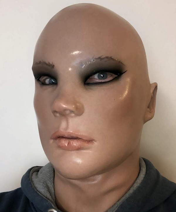 Maska lolita zdjecie po nałożeniu na męską twarz