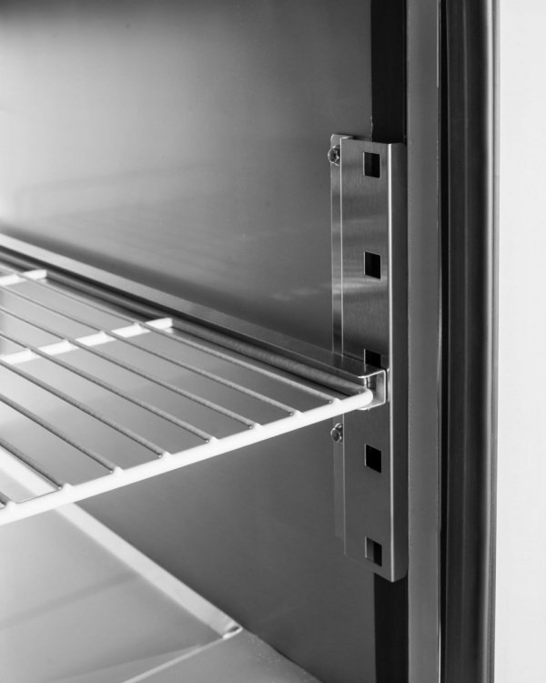 Stół chłodniczy 3-drzwiowy RQS903 S/S TOP | z rantem | 368 l | agregat dolny | 1367x700x960 mm