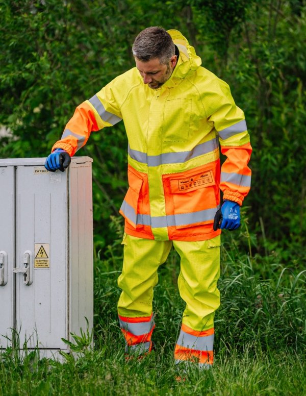 WATERPROOF ANTISTATIC FLAME RETARDANT JACKET 500/A