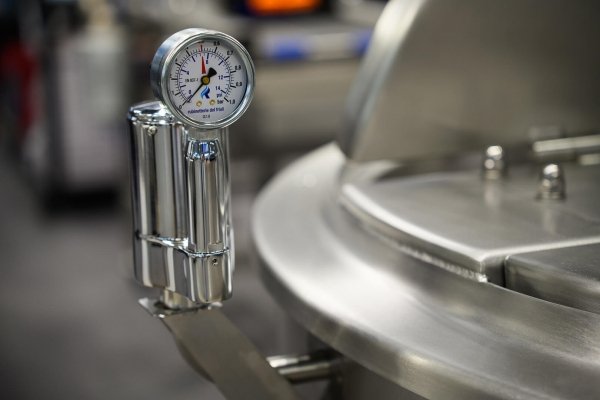 Kocioł warzelny elektryczny z grzaniem pośrednim | mieszadło w zestawie | 36 kW | 400V | 300 l | 1320x1330x940 mm | RQK-305ERM