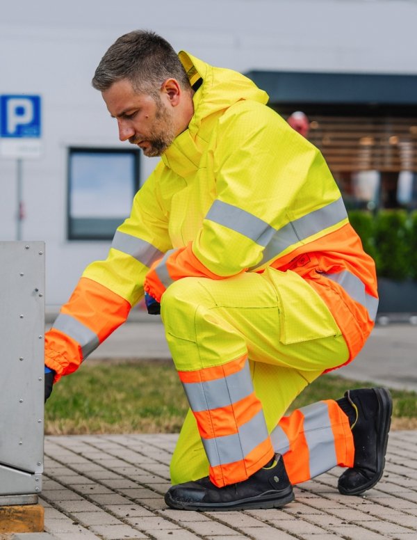 WATERPROOF ANTISTATIC FLAME RETARDANT JACKET 500/A