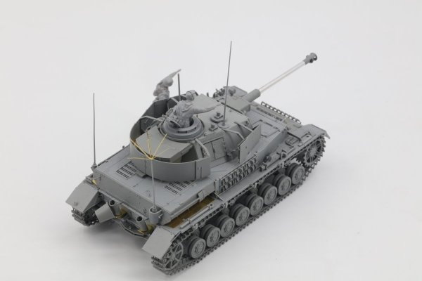 Border Model BT-006 Pz.Beob.Wg. IV Ausf. J w/Commander&amp;Infantry 1/35
