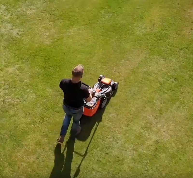 Kosiarka akumulatorowa 2x20V 2,5Ah szerokość koszenia 34cm 300m2 + dodatki