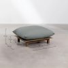 zestaw ogrodowy Brina –SKLUM - drewniana sofa modułowa z pufą i stolikiem kawowym – kremowe poduszki, drewno akacjowe – Bellissima Casa