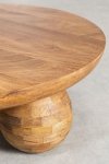 Okrągły stolik Toronto do salonu akacjowy na masywnych nogach