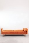 3-osobowa sofa do salonu rozkładana z funkcją spania z aksamitu kolor Óxido na metalowych nóżkach