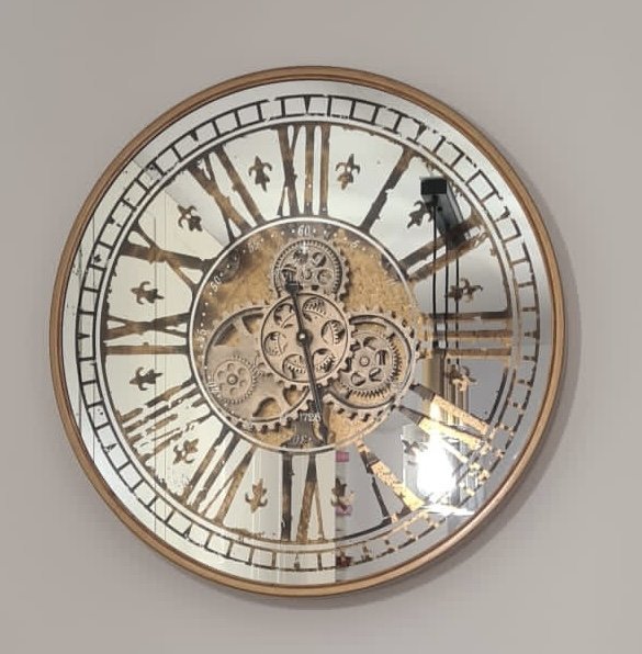 Ścienny zegar w stylu nowoczesnym do salonu loft z widocznym mechanizmem cyfry rzymskie