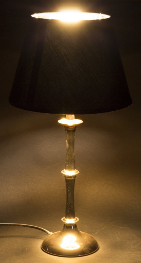 Klasyczna metalowa  lampa złota z czarnym abażurem
