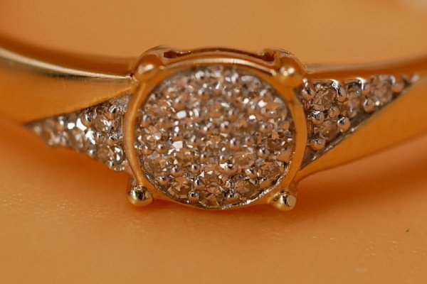 Pierścionek R.9/10 diamenty 27/0.08ct złoto 585 