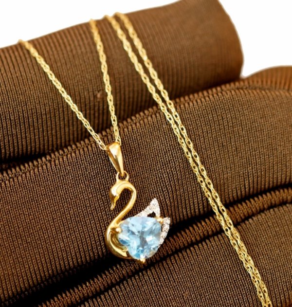 Naszyjnik łabędź  love diamenty 9/0.03ct złoto 585