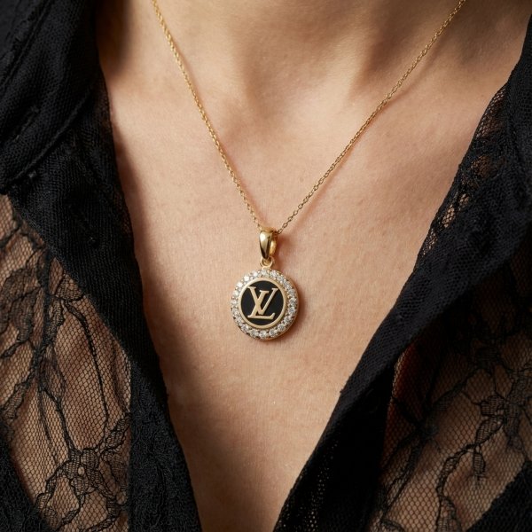 Rozeta wisior wysadzana kamieniami złoto 585