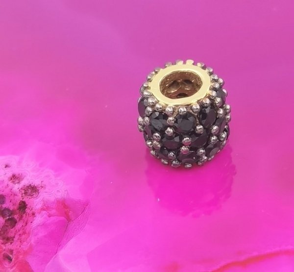 CHARMS  beczka mała czar czerni złoto 585