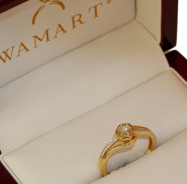 Pierścionek R.15 diamenty 17/0.09ct złoto 585 