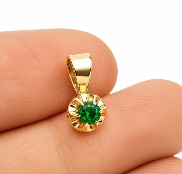 Zawieszka z szmaragdowym kamieniem złoto 585