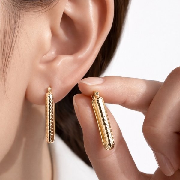 Kolczyki geometryczne grawerowane złoto 585 