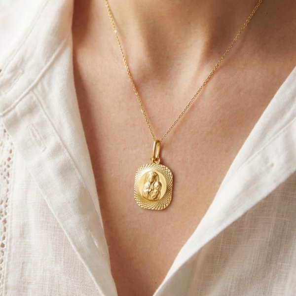 Kwadratowy medalik z wizerunkiem złoto 585