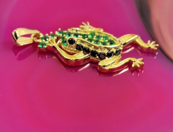Wisior żabka zielona złoto 375