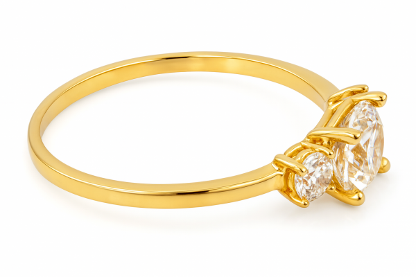 Pierścionek z trzema kamieniami R.15 złoto 585 